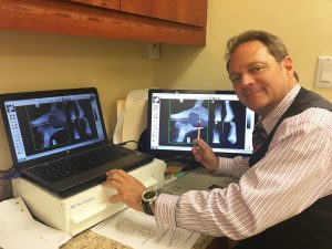 Dr. Goldbaum exams a heel spur via X-ray.